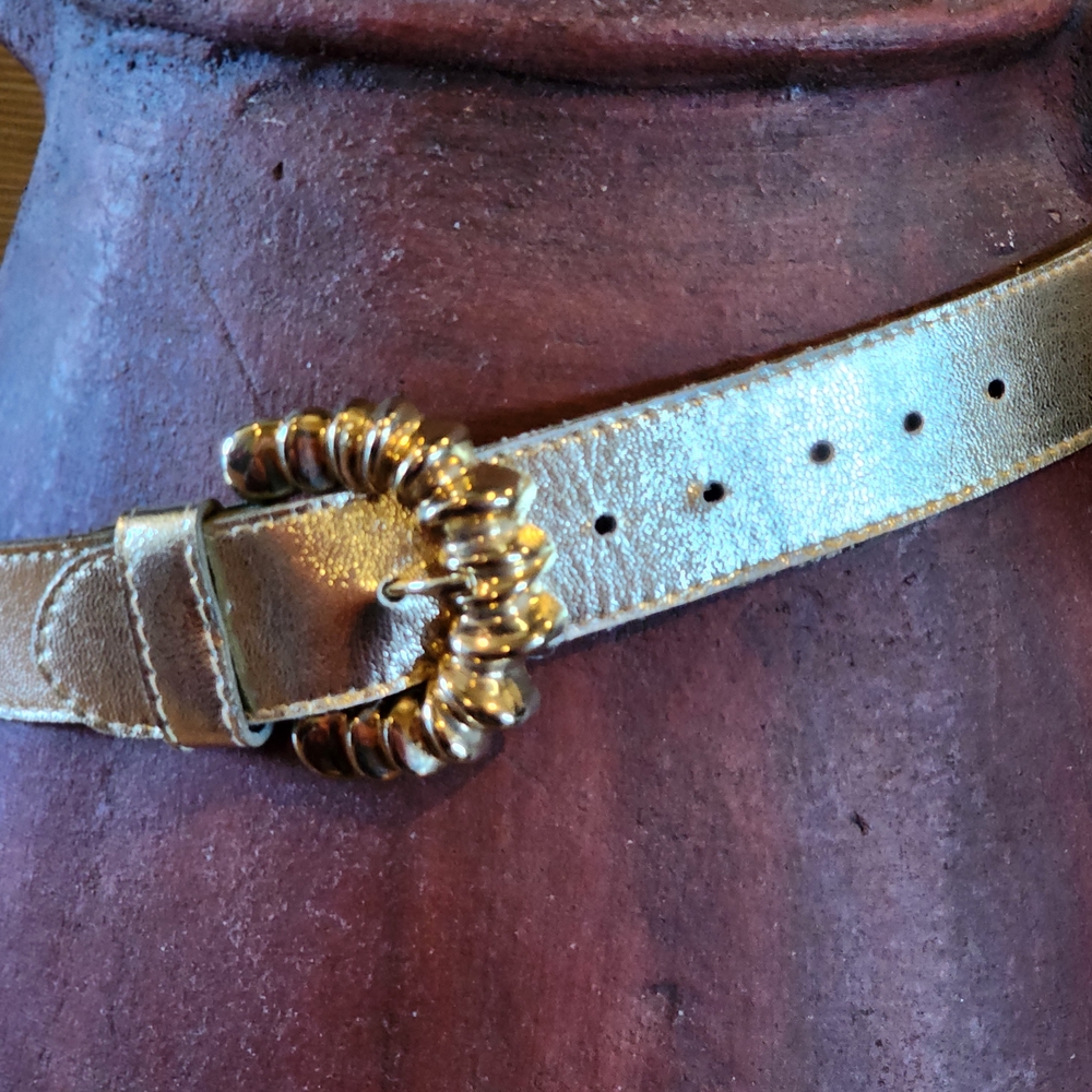 Gold Metallic Belt with Decorative Gold Buckle 1 ¼ Inch Wide 35" M/L - Picture 4 of 8
